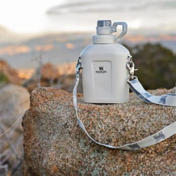 Stanley Classic Steel Canteen 1.1QT -Montanic Sale Store 17 40d7d696 12b1 4fe2 84cf 9fd60c1397cd